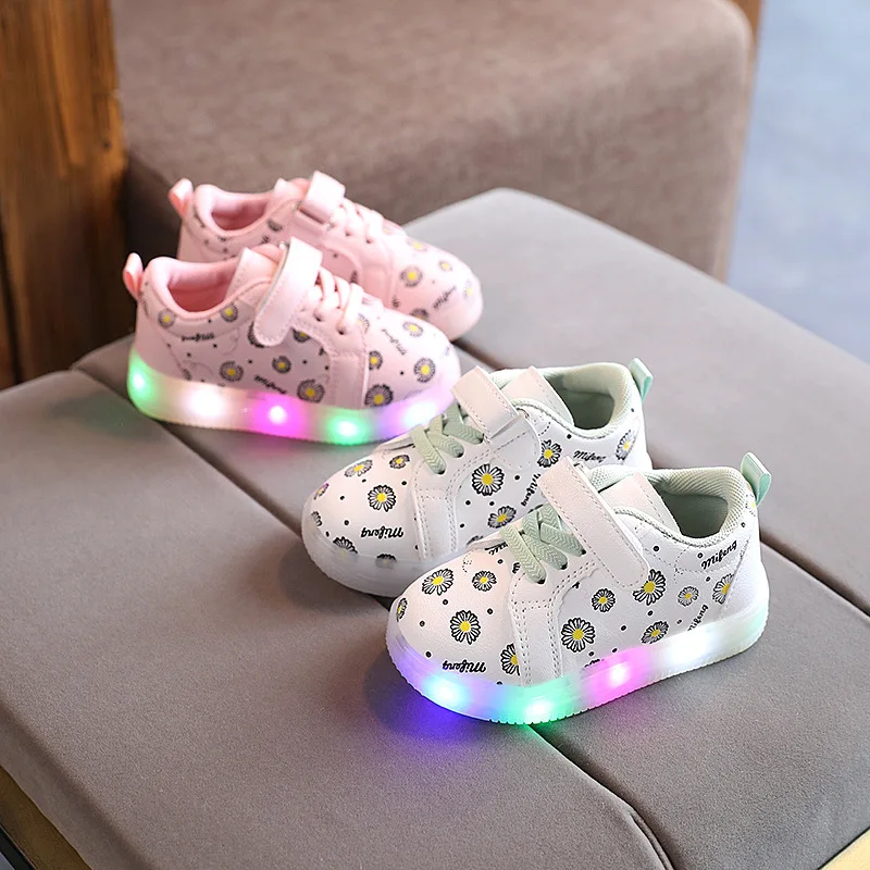 

2021 Spring and summer boys and girls LED light small white shoes Korean version non-slip children's shoes casual kids shoes