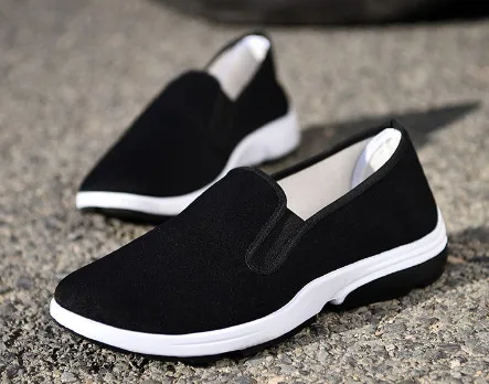 

2376- new men's shoes,