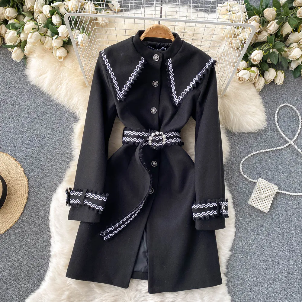 Черное шерстяное пальто женское осенне-зимнее однобортное на шнуровке с высокой