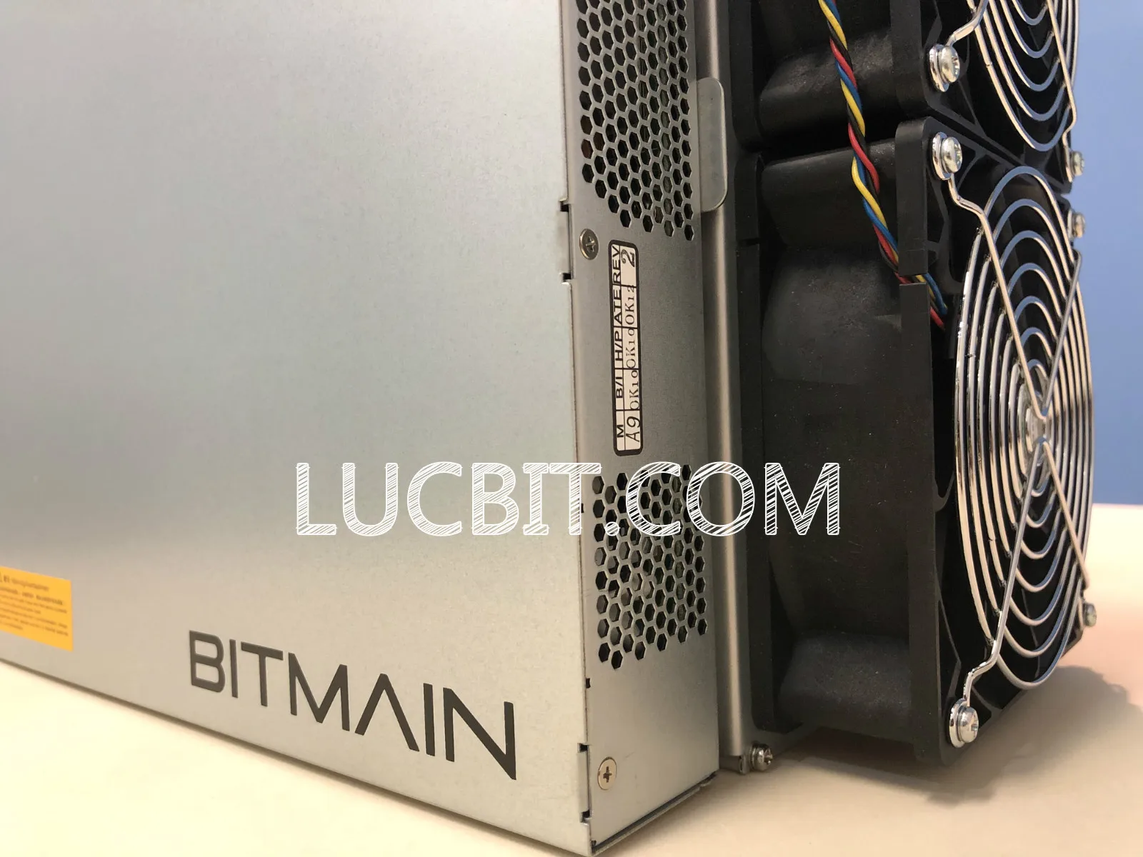 LUCBIT second hand Bitmain Antminer t17 42th 40Th stock SHA 256 2200 Вт для btc Биткоин майнинговая