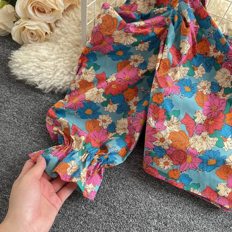 

Holiday Style Floral Shirt 2021 Summer Women's Sweet Puff Sleeve Vintage Print Back Elasticity Short Blouse Sexy V-Neck Crop Top
