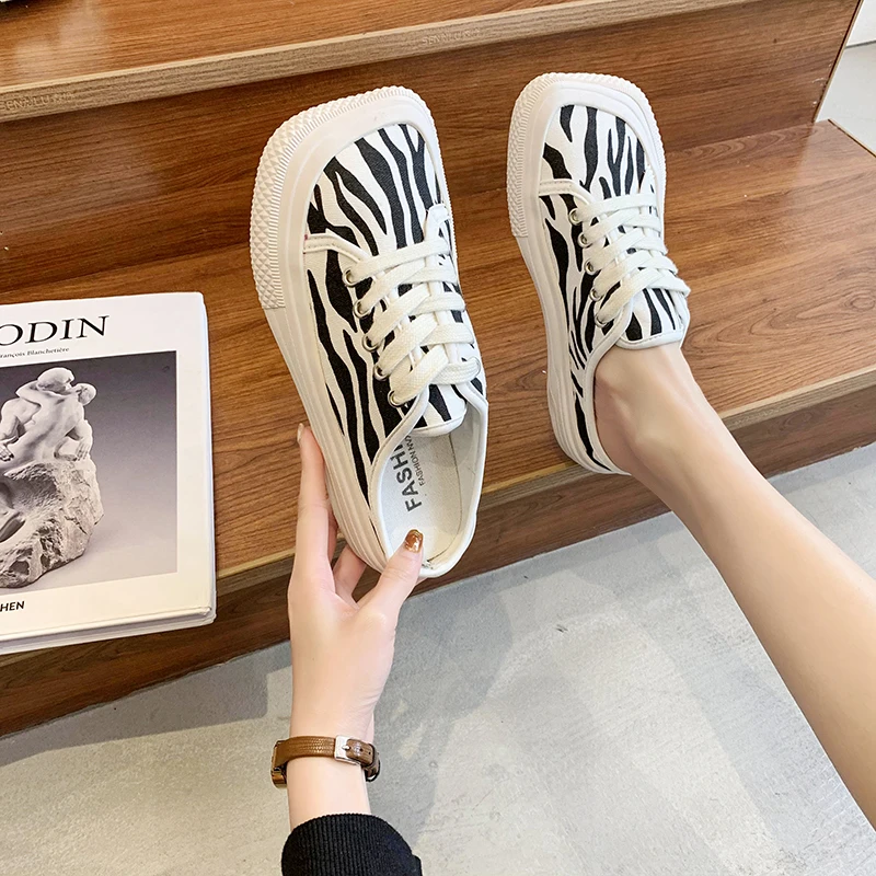 

Shoes Loafers Low Slippers Casual Cover Toe Slipers Women Slides Luxury 2021 Flat Rubber Rome PU Basic Fabric Fashion Shoes Cove