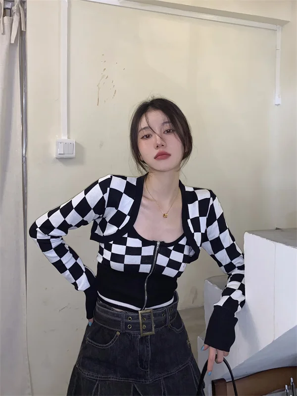 

Вязаный свитер для девушек