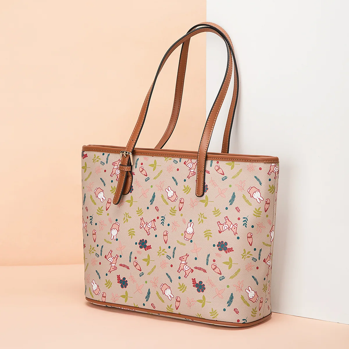 

Casual ladies handbags and shoulder bags