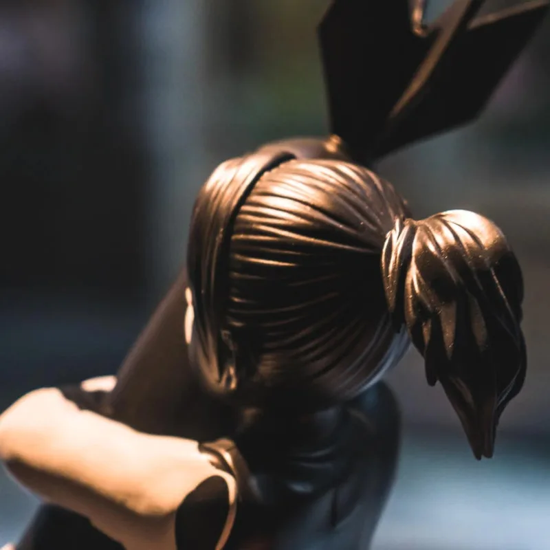 Estatua de bomba Banksy Girl, estatua Hugger de la bomba de la paz para chica, arte de calle, escultura de resina, ornamento, decoraci&oacute;n para el hogar y la Oficina, 33cm-5