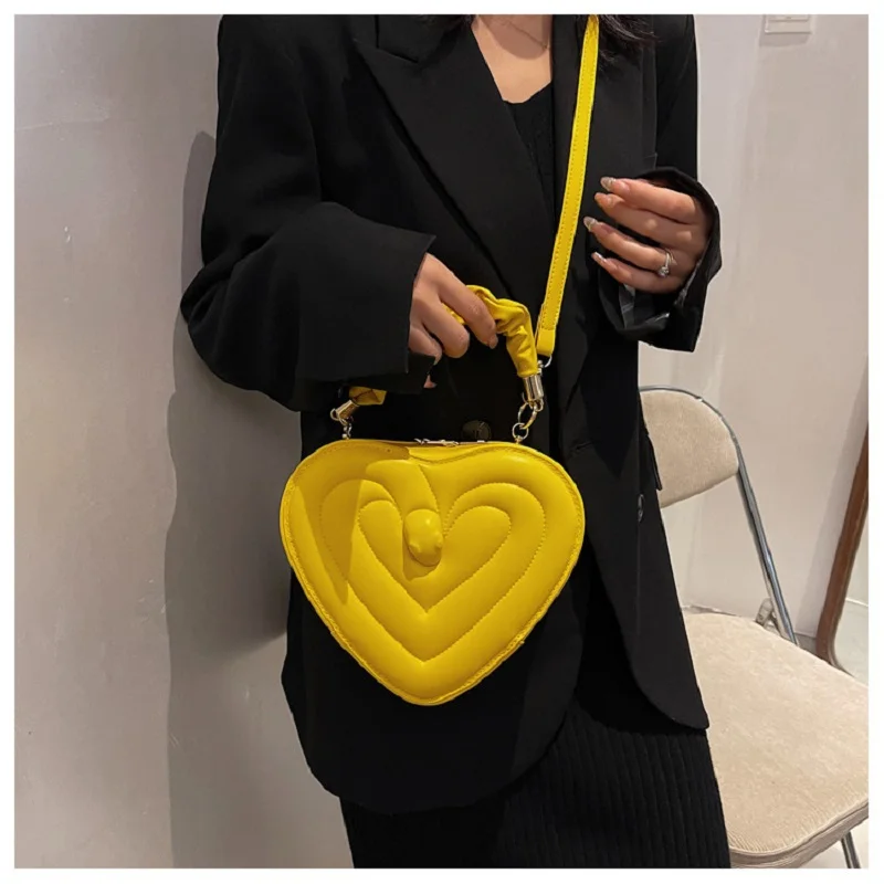 Желтая Коричневая Кожаная Сумка-тоут в форме сердца для женщин 2022 трендовая