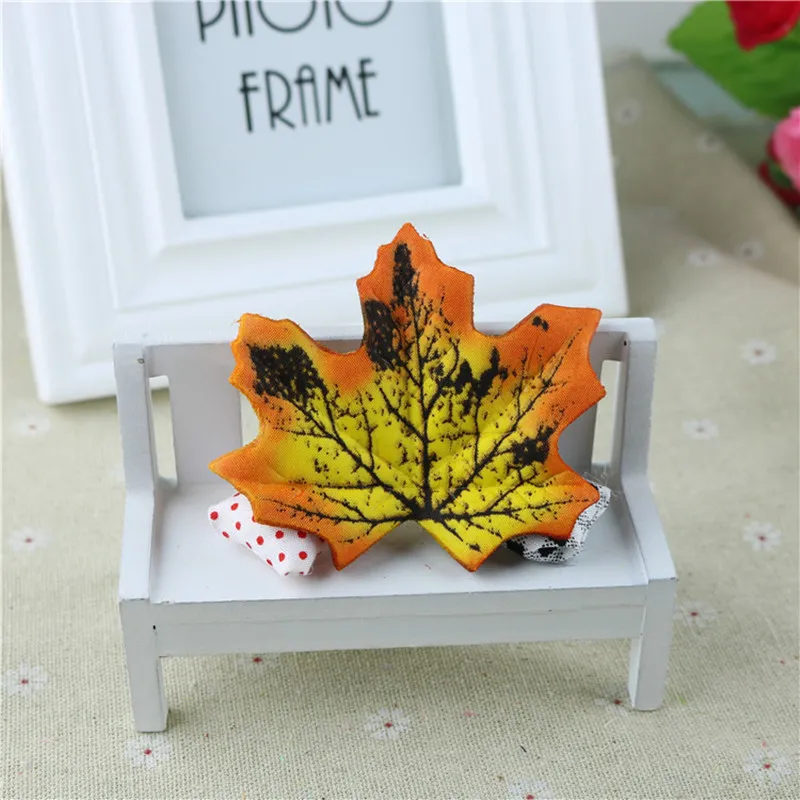 

50pcs Photo Shoot Props Simulation Maple Leaf