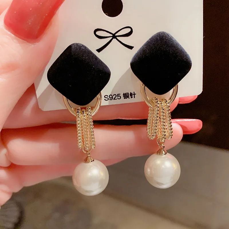 

Popular Jewelry Women's Geometric Cloth Square chain Hanging Pearl Temperament Four Seasons New Earrings