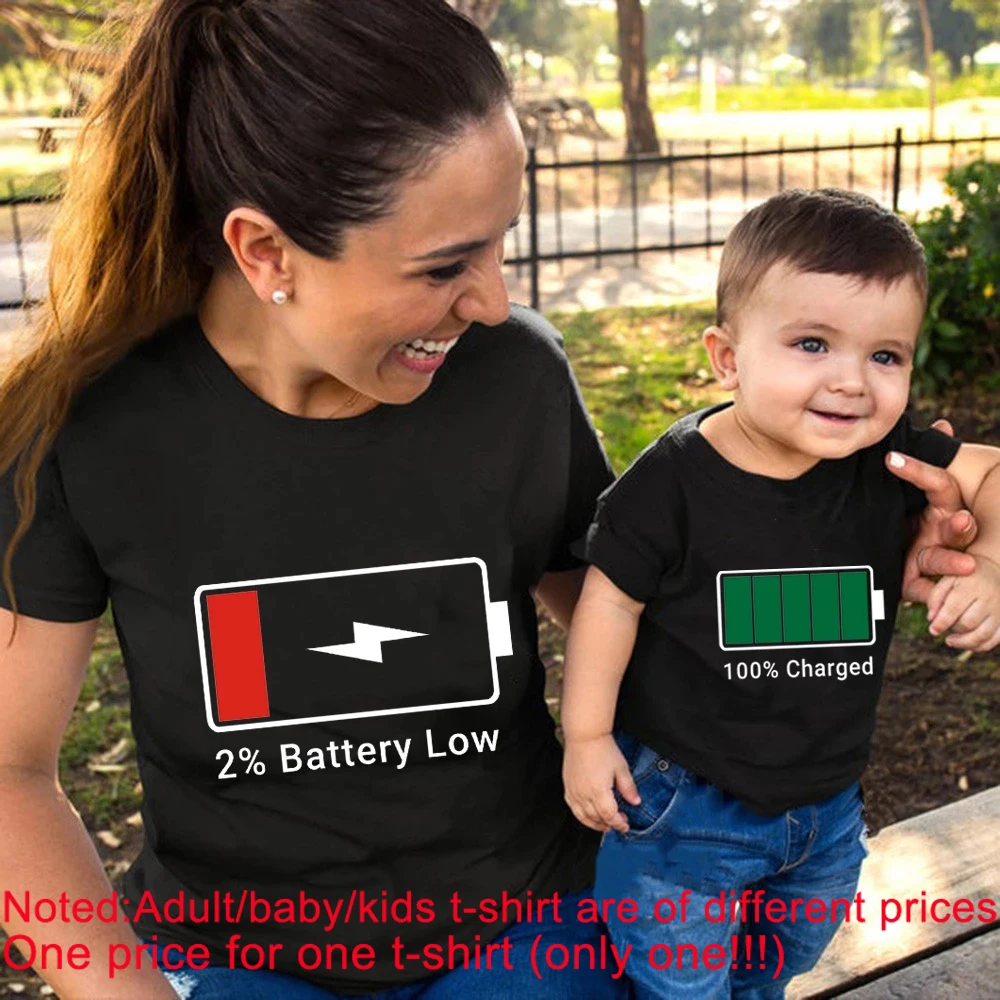 Summer Look Family Matching Clothes Outfit Funny Low Battery Shirt 100% Charged Kid Boy Girl Tshirts Daddy Mommy Me Baby Clothes