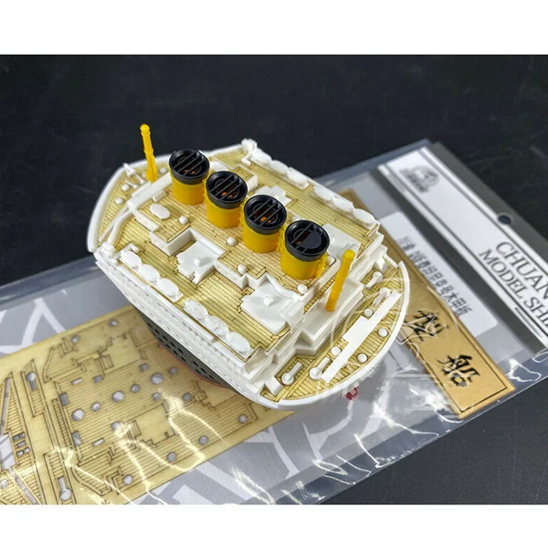 

Meng MOE-001 Royal Mail Ship Titanic Q Edition Assembly Model Kits & Wooden Deck