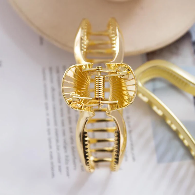 

Woman Metal Hair Claws Hair Accessories Chic Barrettes Hairclips Hairpins Ladies Hairgrip Headwear Girls Ornaments Crab