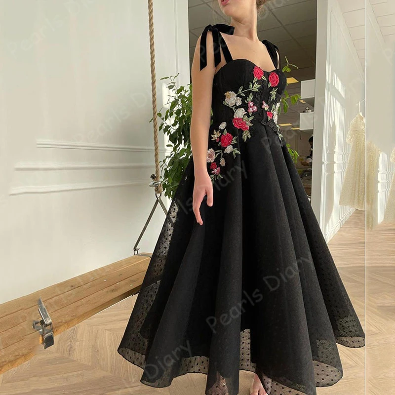 

Arabic Black Appliques Evening Dress with Spaghetti Straps Dubai Women Wedding Party Gowns Elegant Plus Size Prom Dress 2021