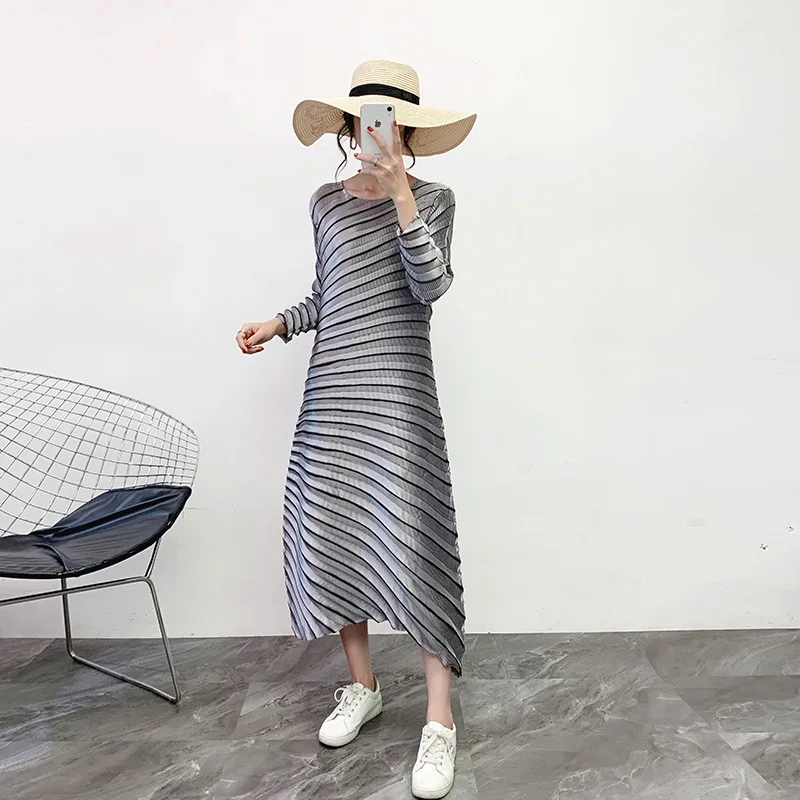 Женское плиссированное платье макси Miyake однотонное до середины икры с длинными