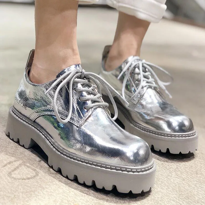 Женские туфли-оксфорды из лакированной воловьей кожи на шнуровке толстом