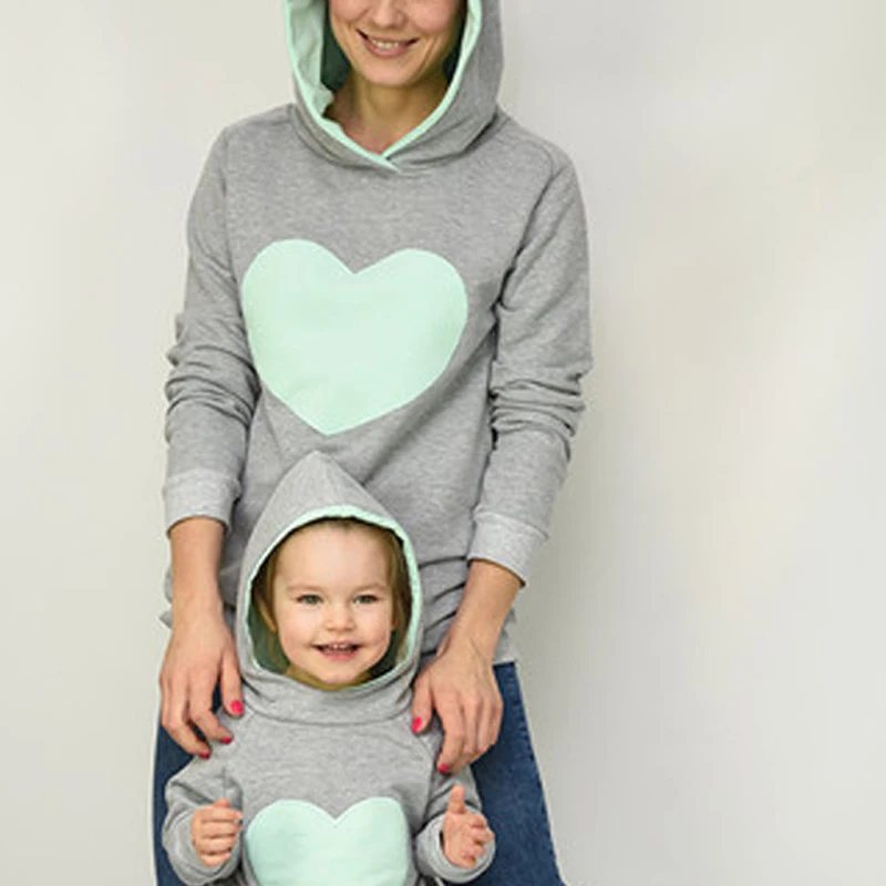 Толстовки с капюшоном для мамы и дочки одинаковые осенние толстовки принтом