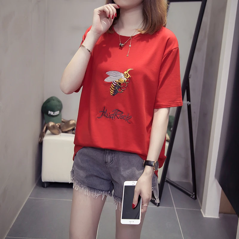 

Женская футболка с коротким рукавом, круглым вырезом и принтом букв