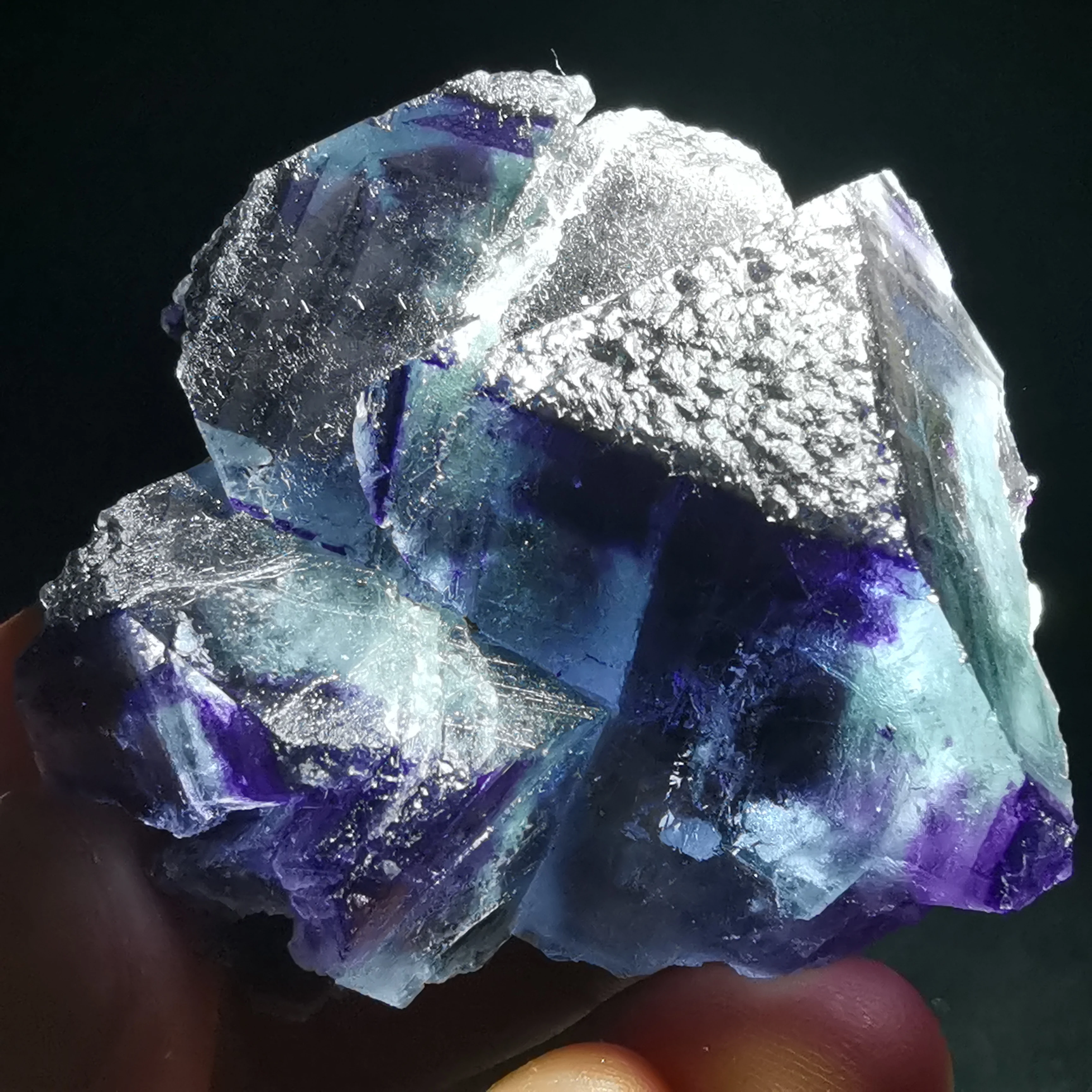 

144.5gNatural dark purple fluorite, crystal mineral specimen