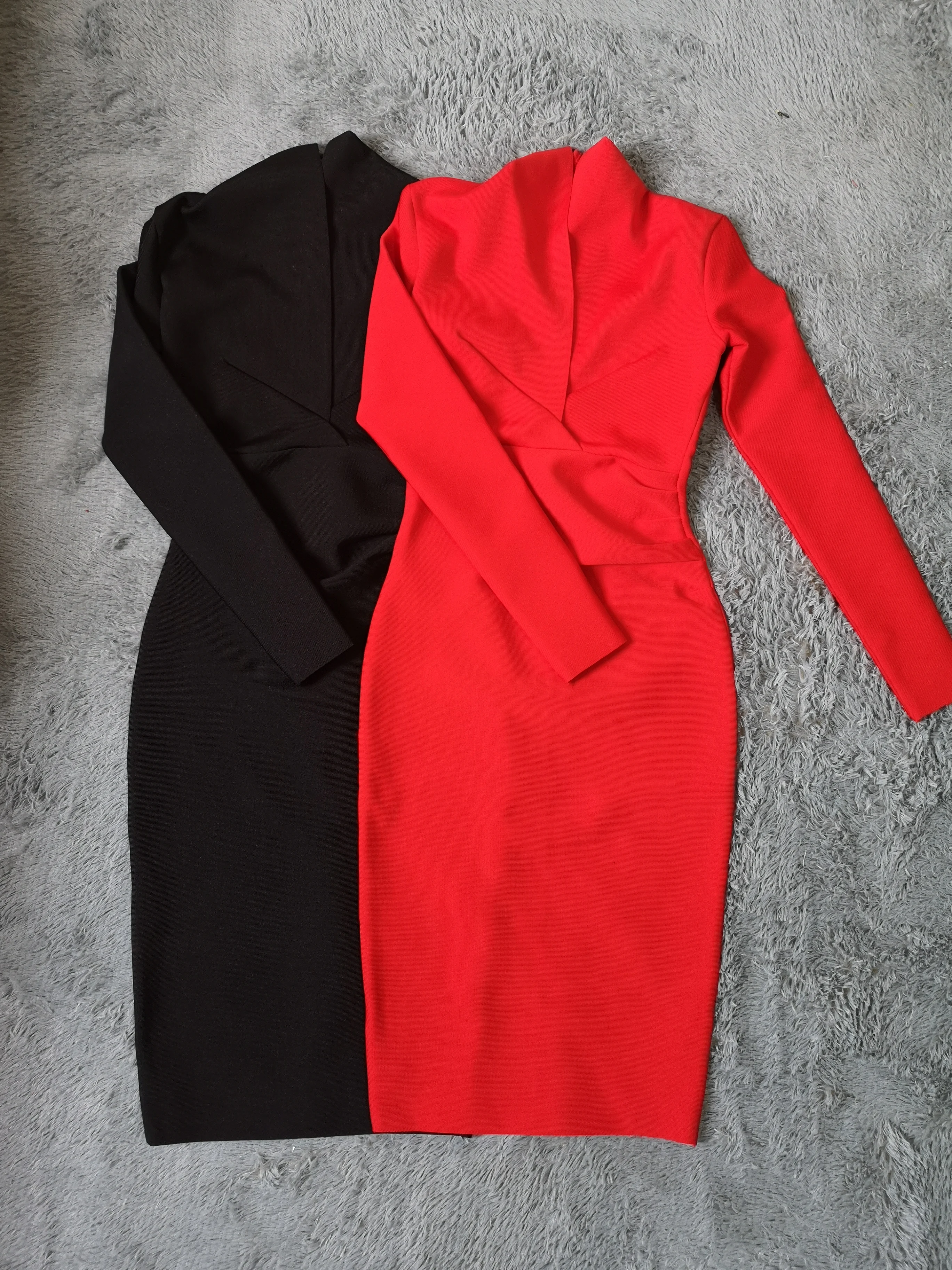 Женское облегающее платье до колен с V-образным вырезом и длинным рукавом - купить