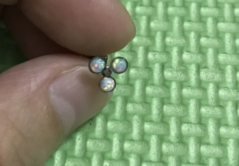 Op17 white opal Новейший 316L хирургическая сталь 18 г 1,0 миллиметровый опал жемчужные Tragus Daith Conch серьги, Надеваемые На Ушной Хрящ Пирсинг ювелирные изделия для тела - Окраска металла: Op17 white opal