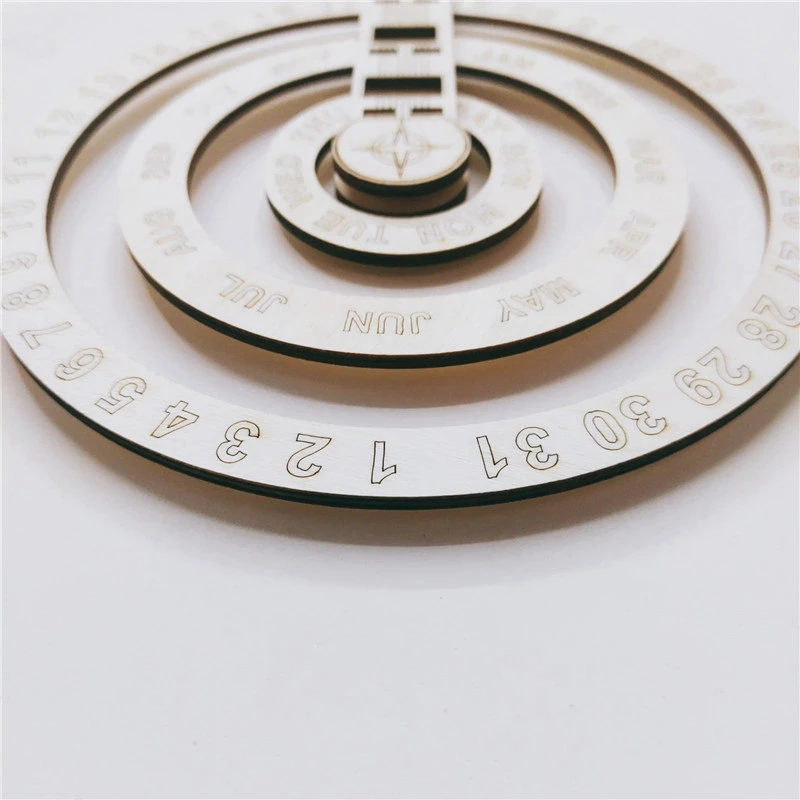 

Perpetual Calendar Wood Wall-Mounted Calendar Rotating Disc Calendar Eye Hook Hanging Country Design Calendar for Home
