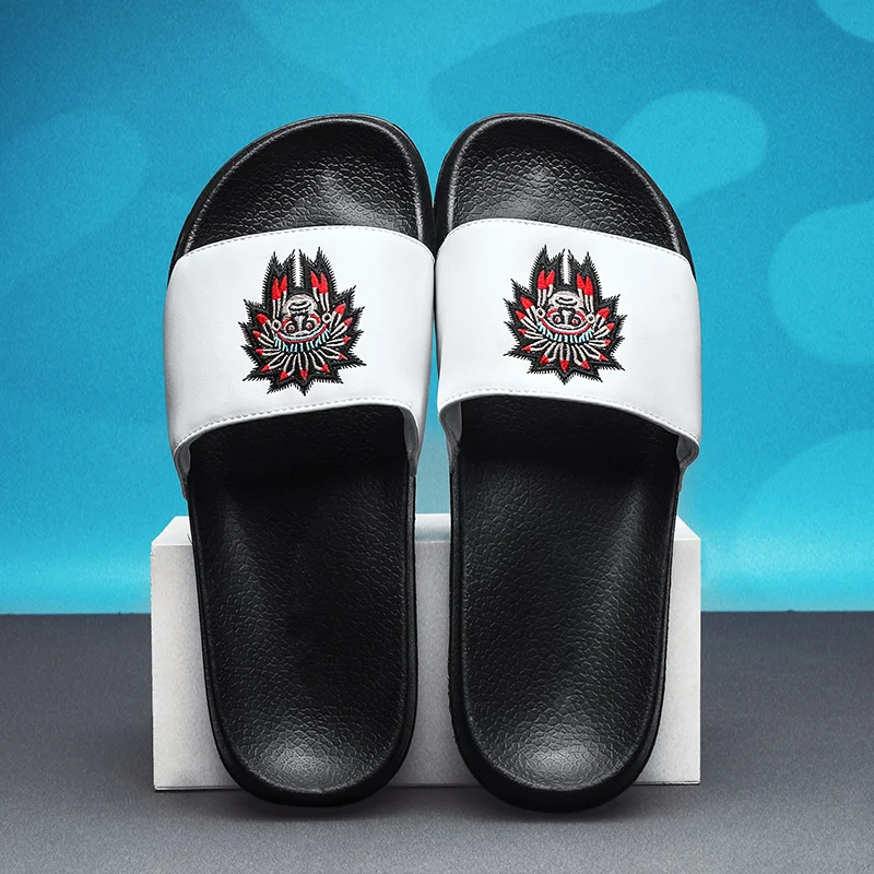 

Men's Slippers High Quality New 2021 Fashion Men Take A Shower Shoes Sandy Beach Flip Flop Slippers Wear-resistant Soft