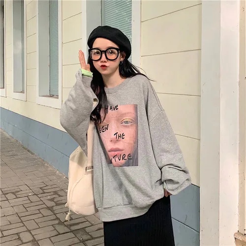 С буквенным принтом и рисунками мультипликационных героев с повседневная