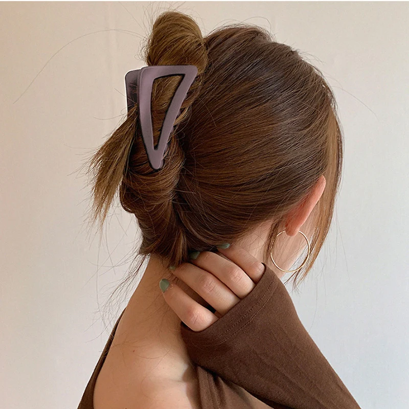 

Заколка для волос однотонная треугольная, милая Заколка-пряжка в ретро стиле, аксессуар для волос для женщин и девушек