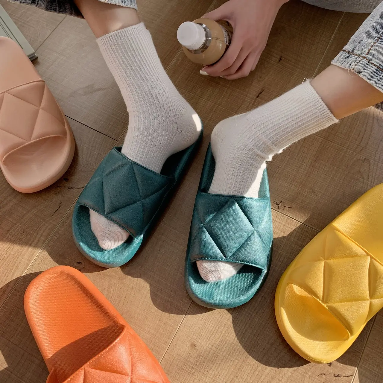 

2021 Indoor Home Furnishing Bathroom Sliding Resistance Thickened Showers and Slippers Couple Four Seasons Sandals and Slippers