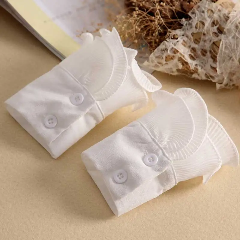 Женская плиссированная рубашка со съемными манжетами и расклешенными рукавами |