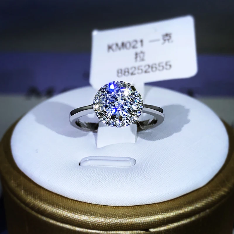 

925 Sterling Silver Female Ring Simulation Diamond 1 Carat D Color Moissanite Wedding Ring Four Prong Round Package Luxury Group