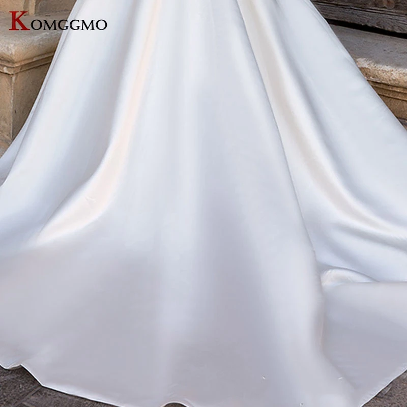 

Illusion O-Neck Satin Chapel Train Bridal Ball Gown 2021 New Arrival Button Back Embroidery Appliques Tulle Wedding Dress