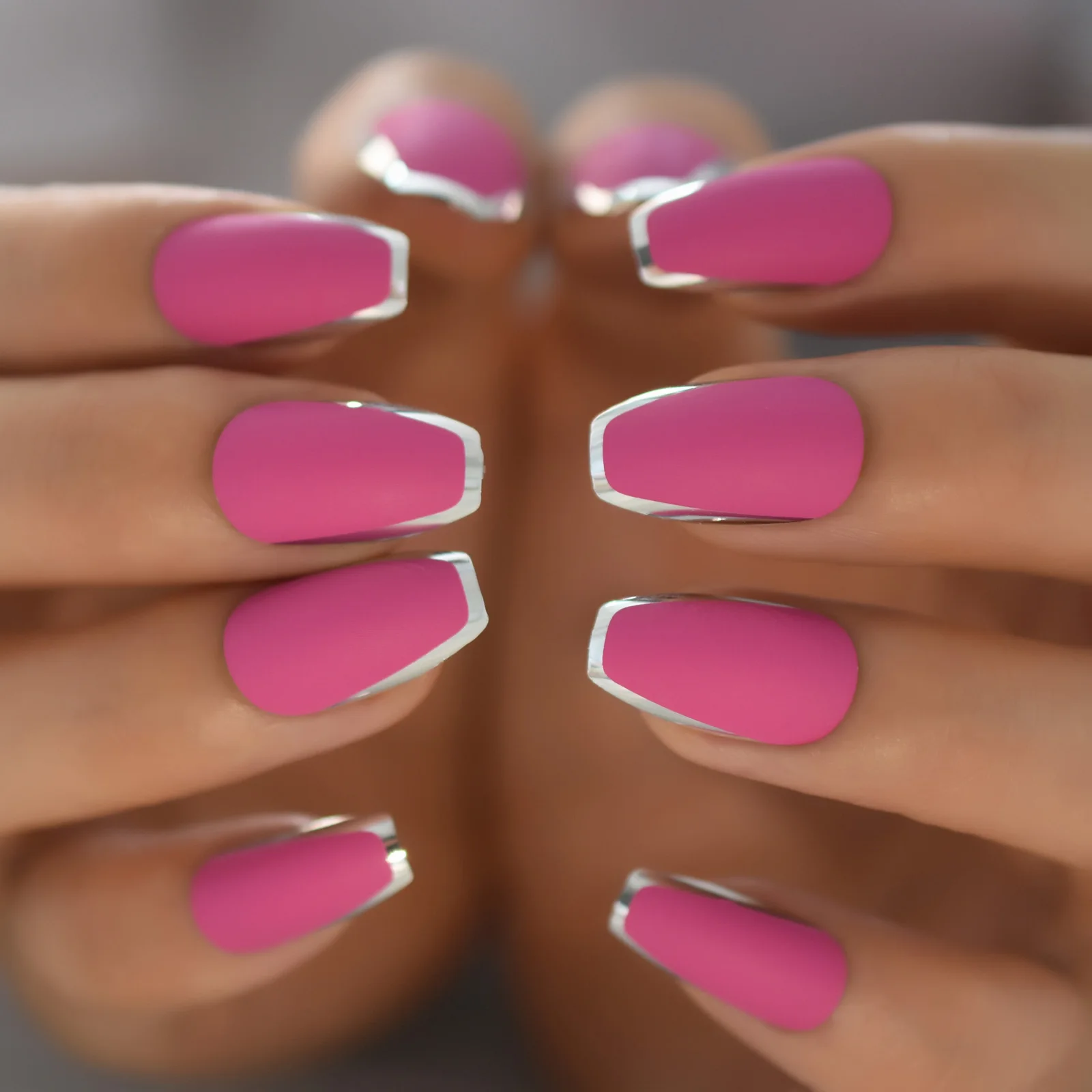 Накладные ногти средней длины переконструированные накладные в стиле гроба