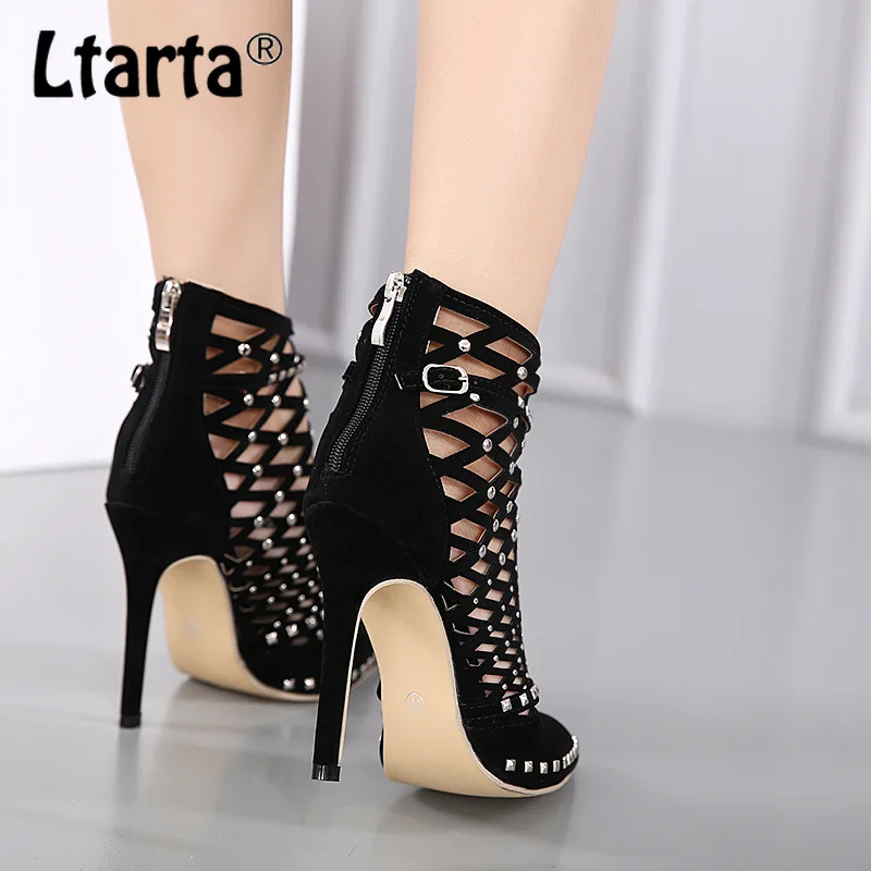 Женские ботинки с заклепками острым носком на высоком каблуке|Сапоги до середины