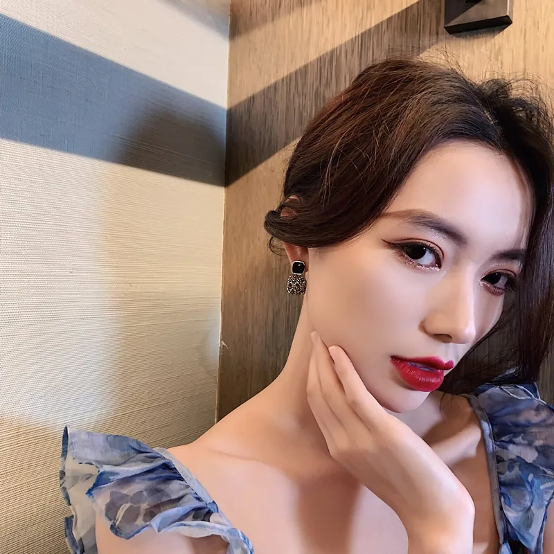 Серьги в стиле ретро с серыми кристаллами маленькие квадратные серьги