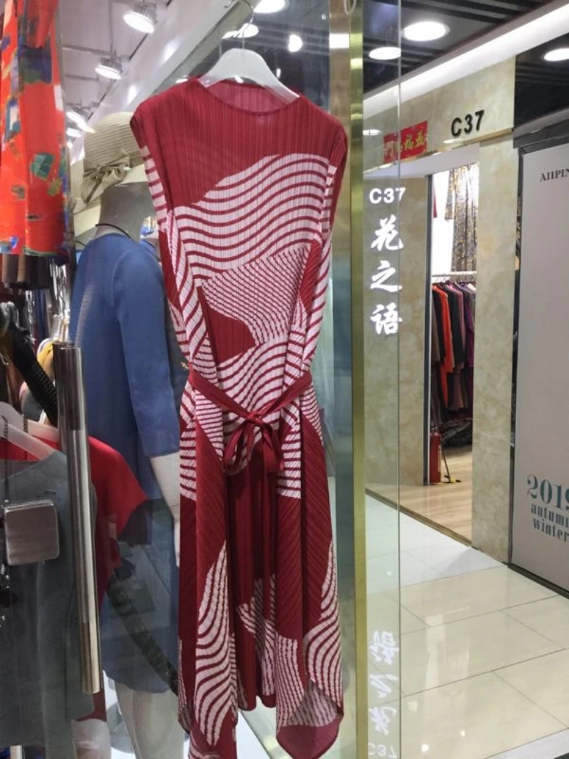 Горячая Miyake складные Геометрические печати со стоячим воротом, без рукавов большое ТРАПЕЦИЕВИДНОЕ ПЛАТЬЕ