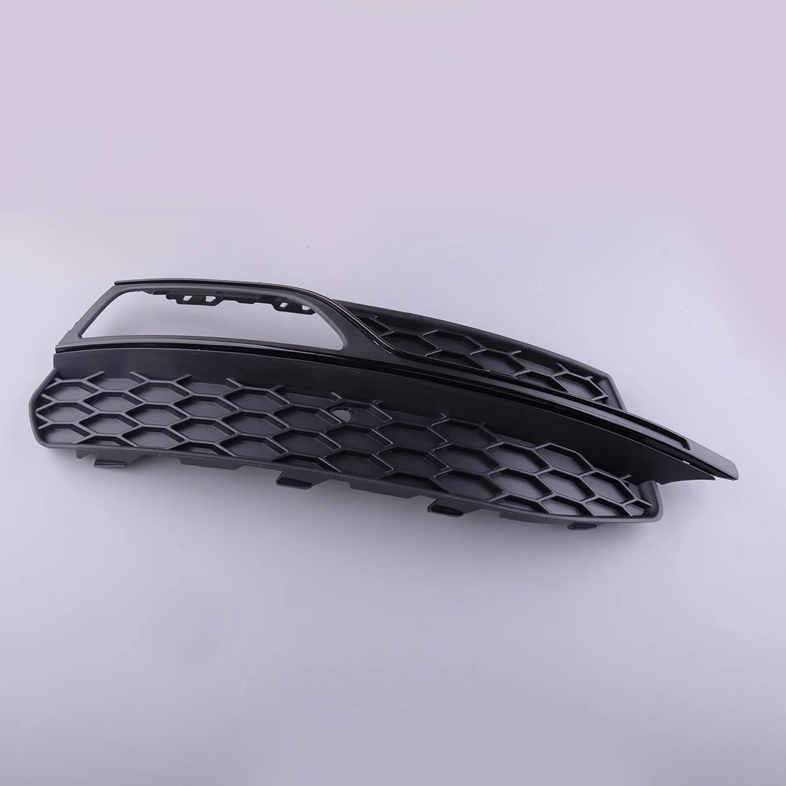 

Front Right Bumper Lower Fog Light Lamp Grill Grille Cover 8V3807682 Fit for Audi A3 S3 S-Line 2013 2014 2015 2016 8V3807682G