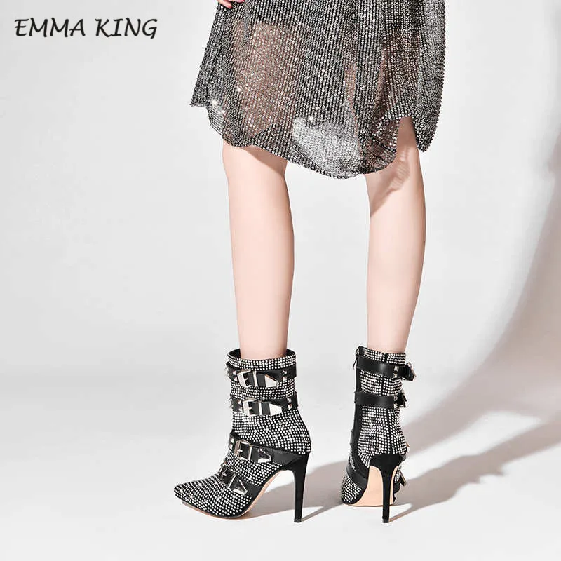 Emma king/роскошные сапоги выше колена с украшением в виде кристаллов; сезон осень-зима; женские сапоги на высоком каблуке с заклепками, заклепками и ремешком