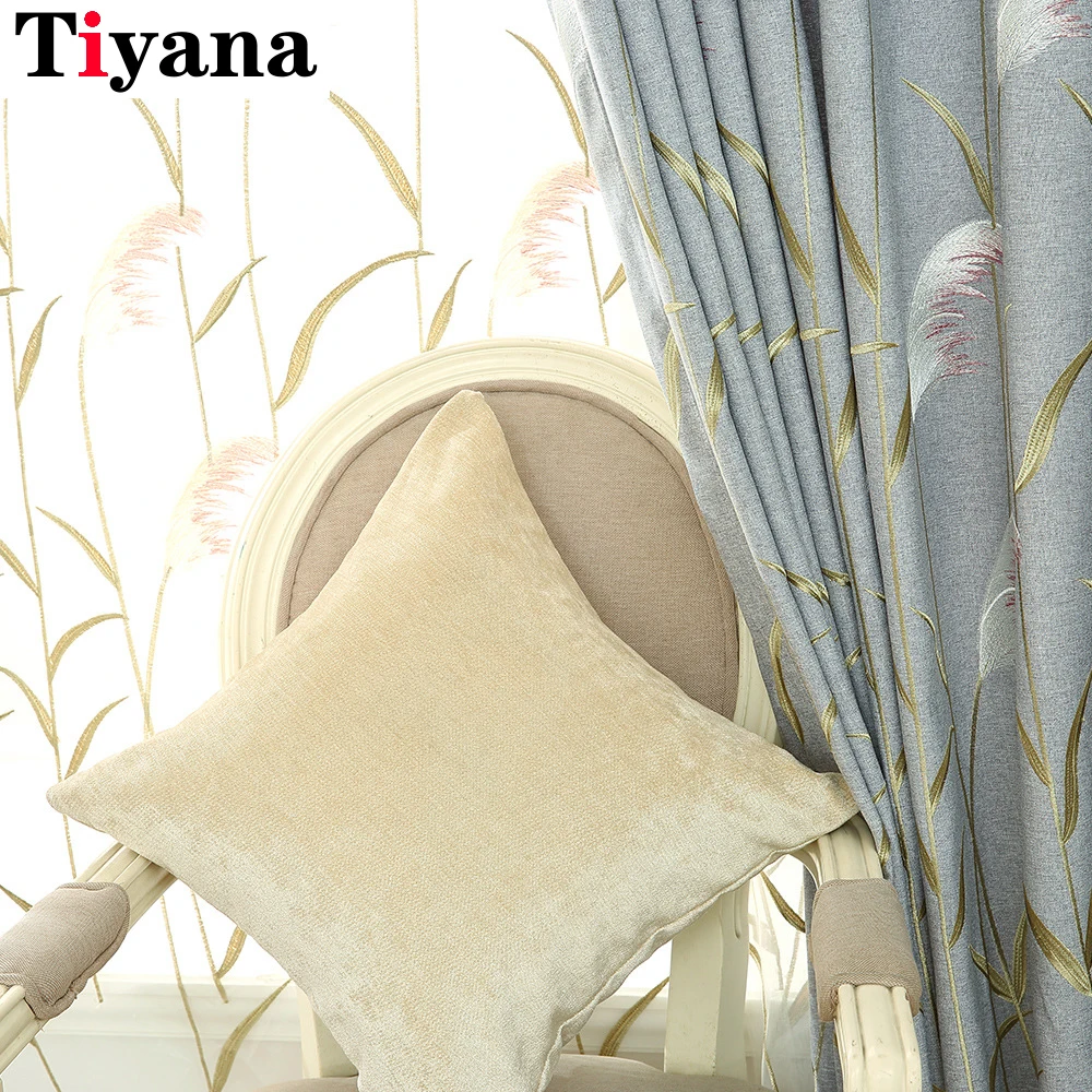 Шторы льняные с вышивкой в виде язычков серого цвета для гостиной фотообои окон