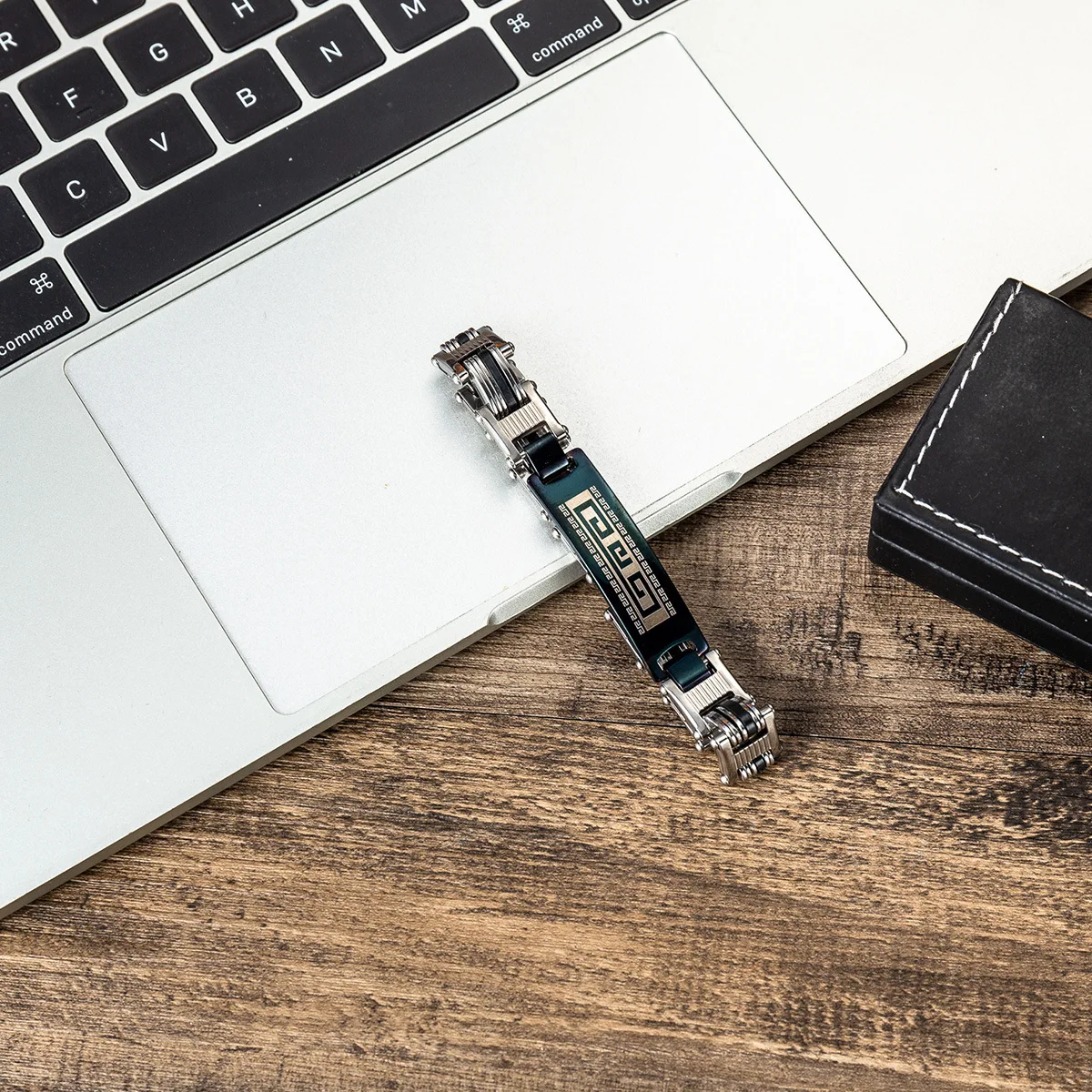 

Men's retro simple belt quartz watch + bracelet set (2PCS/Set) watches for men