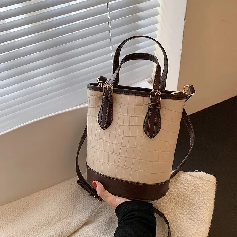 

Сумка-тоут, женская сумка через плечо, 2021, сумки-мессенджеры, Корейская простая Новая модная, дикая, высокое качество, роскошные дизайнерски...