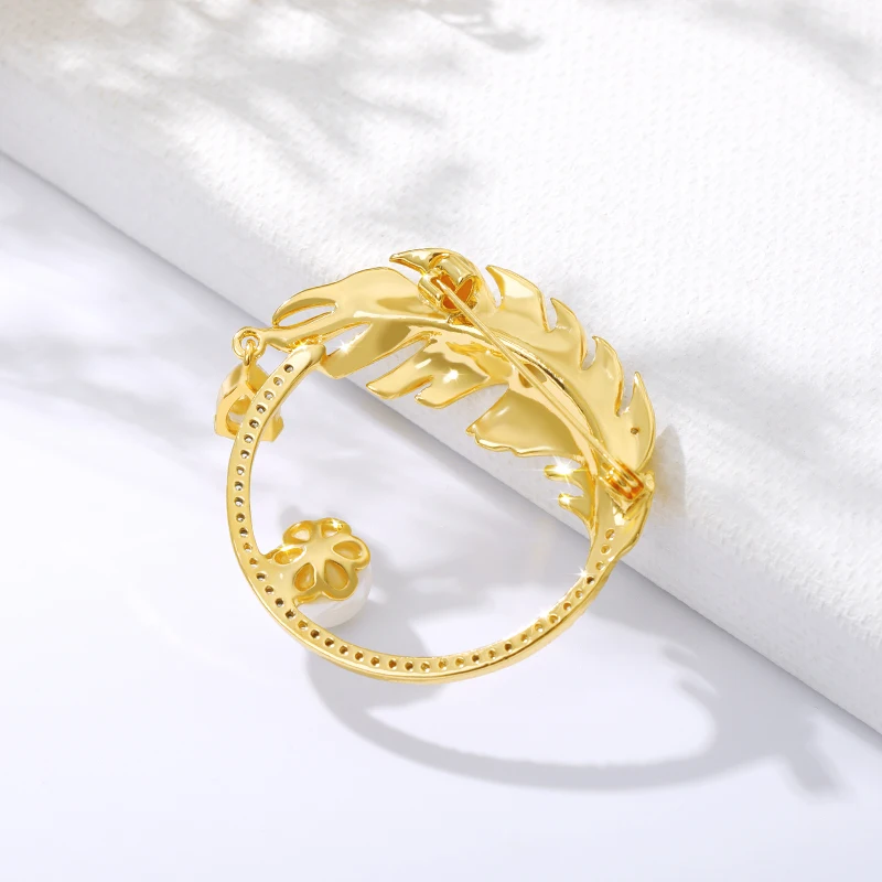 

Broche Femme Large Round Cubic Zirconia Crystal Flower Brooches For Women Copper Pearl Brooch Pin Jewelry Gift For Mother