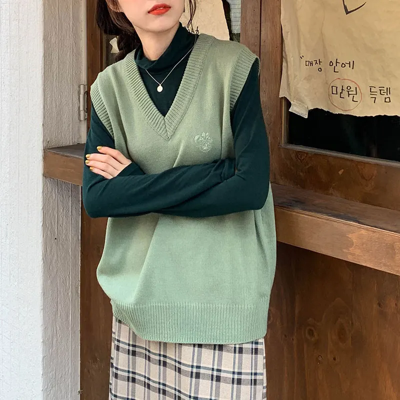 

8 Colors 2021 Preppy Style Embroidery Sleeveless V Neck Knitted Loose Vest Sweaters Womens Knitted Sweaters