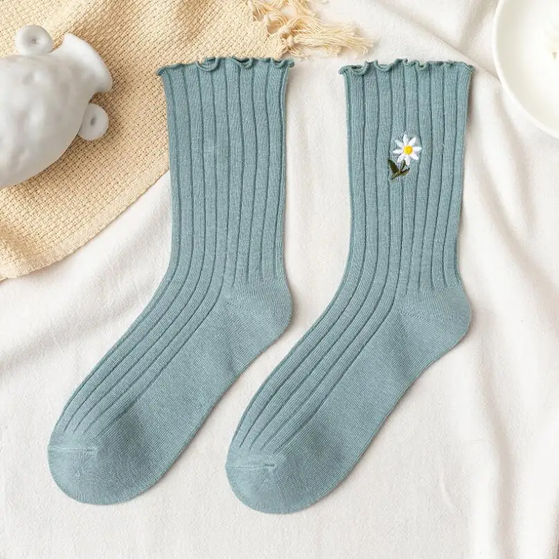 Soft Women Cotton Winter Ankle Socks Fashion Students Candy Colors Summer Cotton Crew Sock Girls Daisy Embroidered Ankle Socks