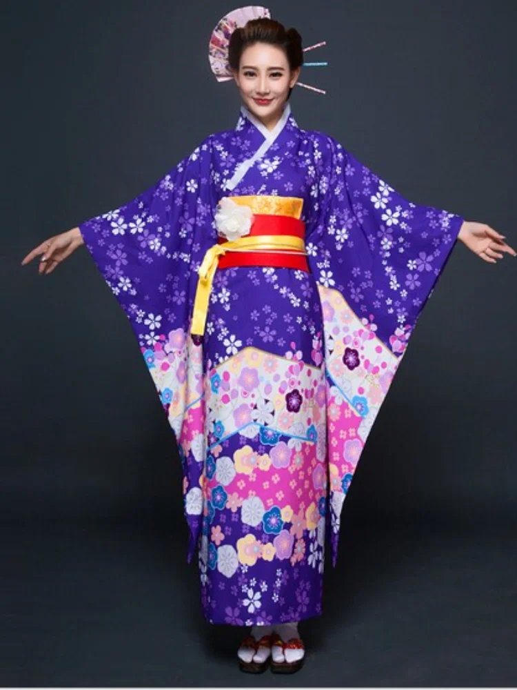Кимоно юката хаори. Как называются японские костюмы. Юката женская. Национальный японский костюм кимоно. Кимоно юката хаори женское.