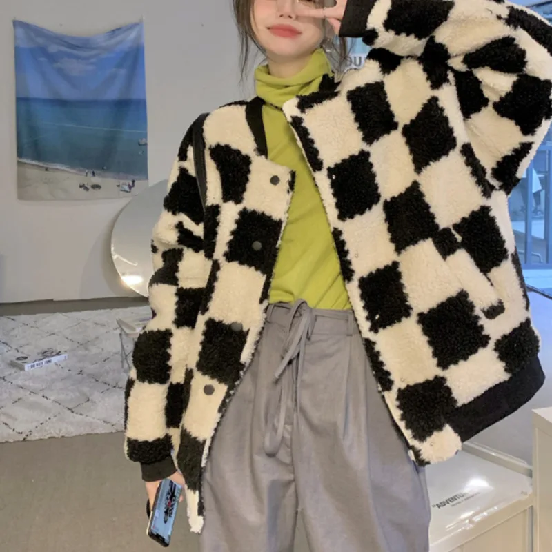 

Черно-белое Шахматное пальто в клетку из овечьей шерсти женское осенне-зимнее свободное утепленное пальто с хлопковой подкладкой и длинным...