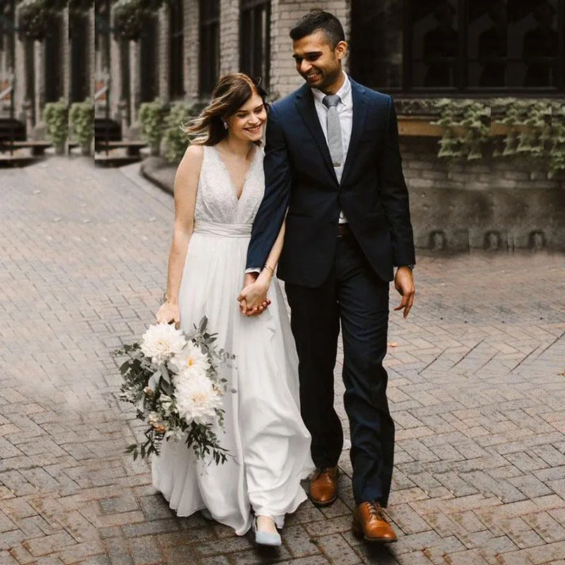 

Современные Простые кружевные свадебные платья цвета слоновой кости без рукавов с открытой спиной и глубоким V-образным вырезом