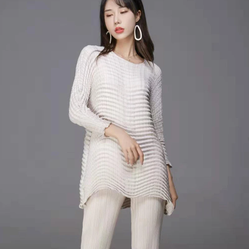 Женская плиссированная футболка Changpleat однотонная свободная с круглым вырезом и