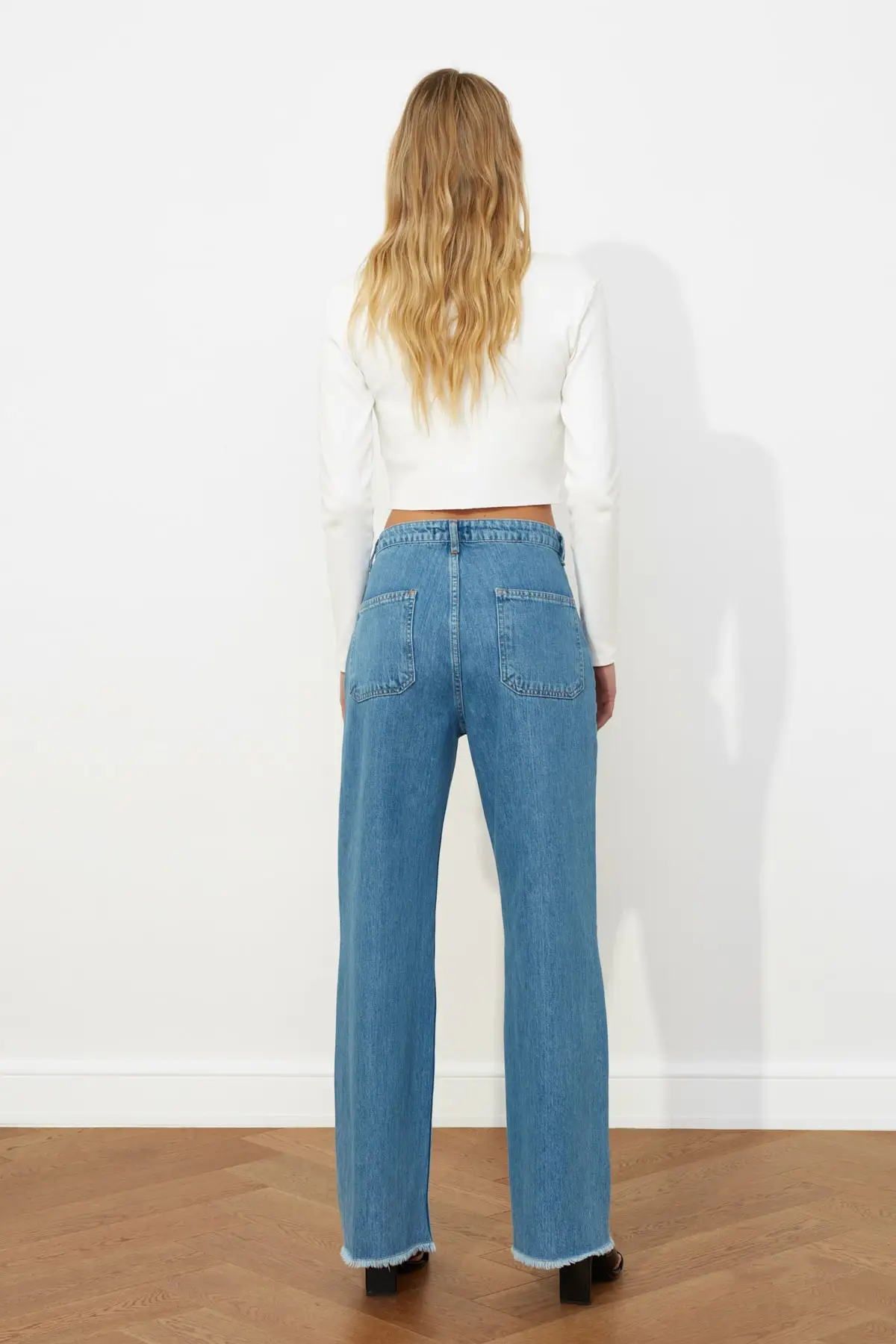 

Trendyol Ripped Detailed High Bel Wide Leg Jeans TWOSS21JE0344