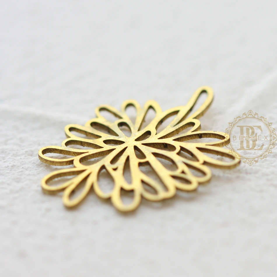 

2 Pieces Solid Raw Brass Flower Charm - 23x18mm (4632C)