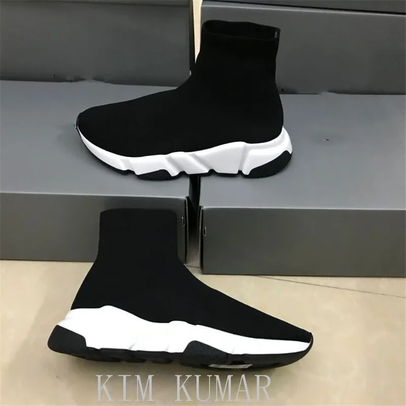 

The new socks and sports shoes are the model of urban style shoes. They are designed like socks, showing a modern and cool effec